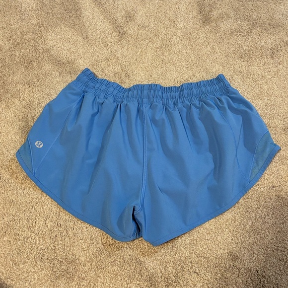Light Blue Lululemon Hotty Hot LR 2.5in Shorts Size 4 - Picture 2 of 2